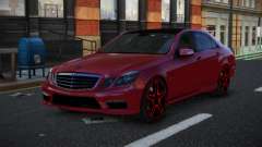 Mercedes-Benz E63 AMG Dusciwuvu for GTA 4